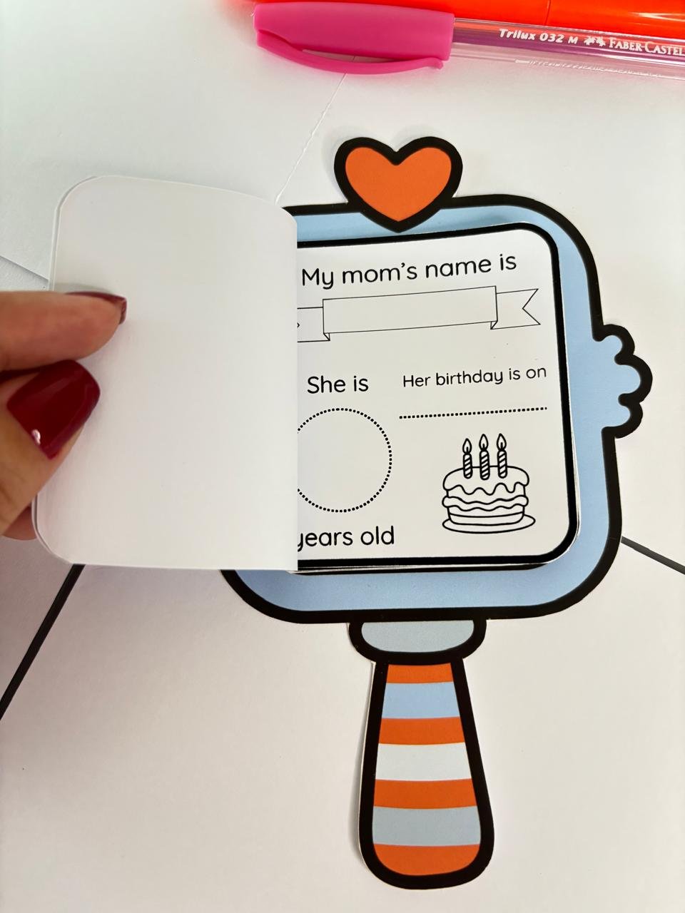 All About Mom Mirror Flipbook - Imagem 3