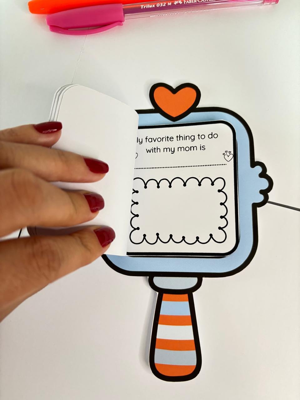 All About Mom Mirror Flipbook - Imagem 5